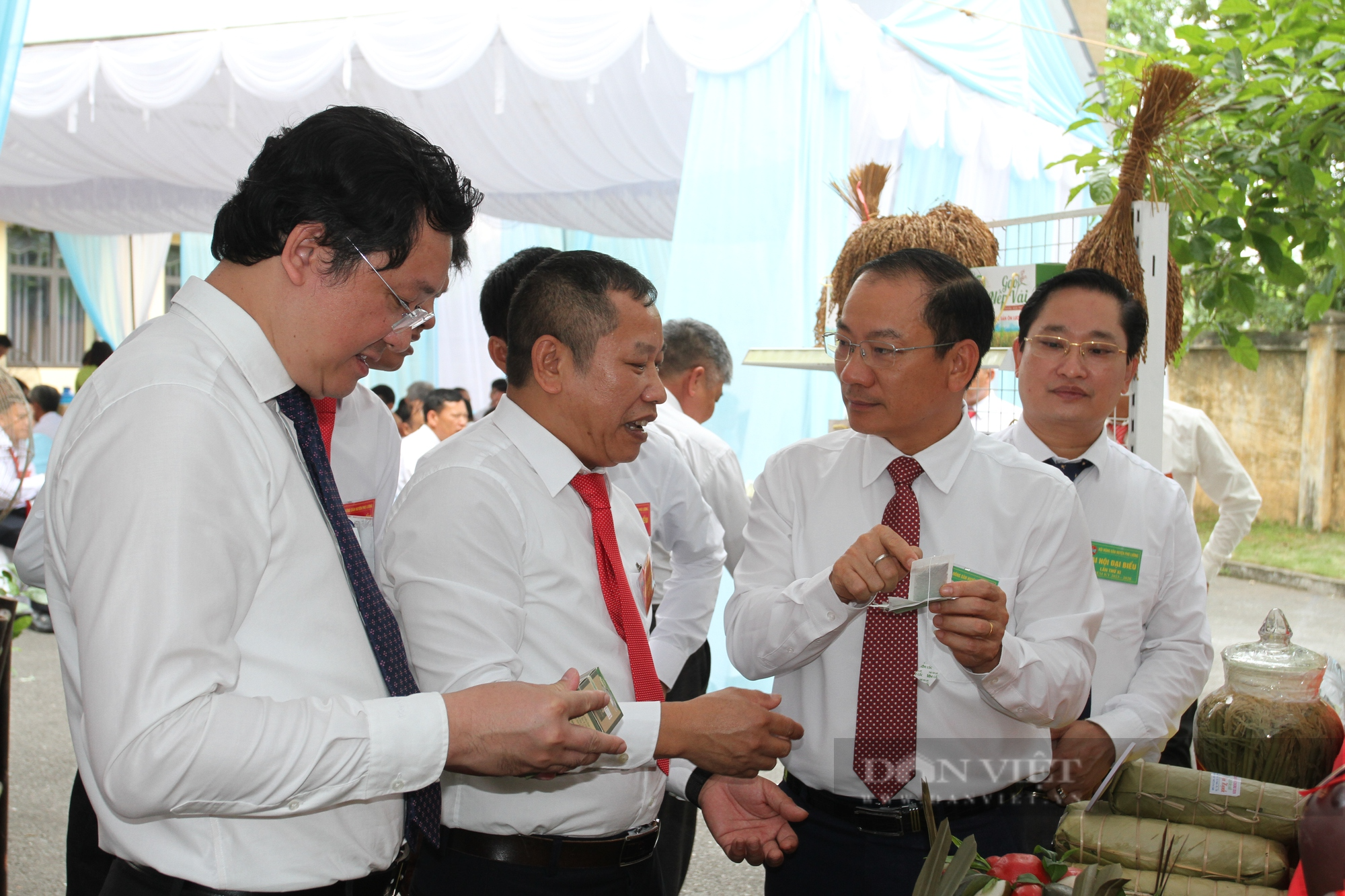 Nhiều món ăn đặc trưng, bắt mắt thi nhau góp mặt tại Đại hội đại biểu Hội Nông dân huyện Phú Lương - Ảnh 2.