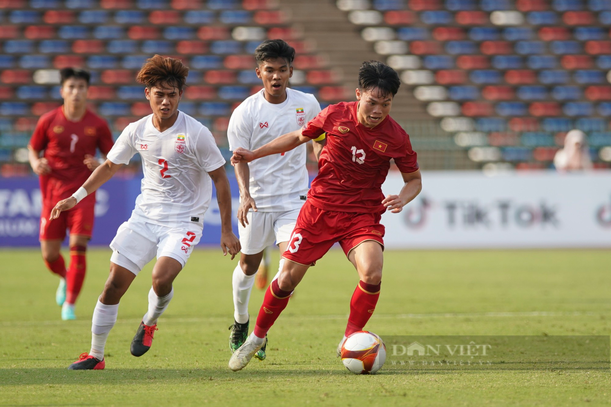 Chùm ảnh: U22 Việt Nam có màn chia tay ấn tượng, giành HCĐ SEA Games 32 - Ảnh 1.