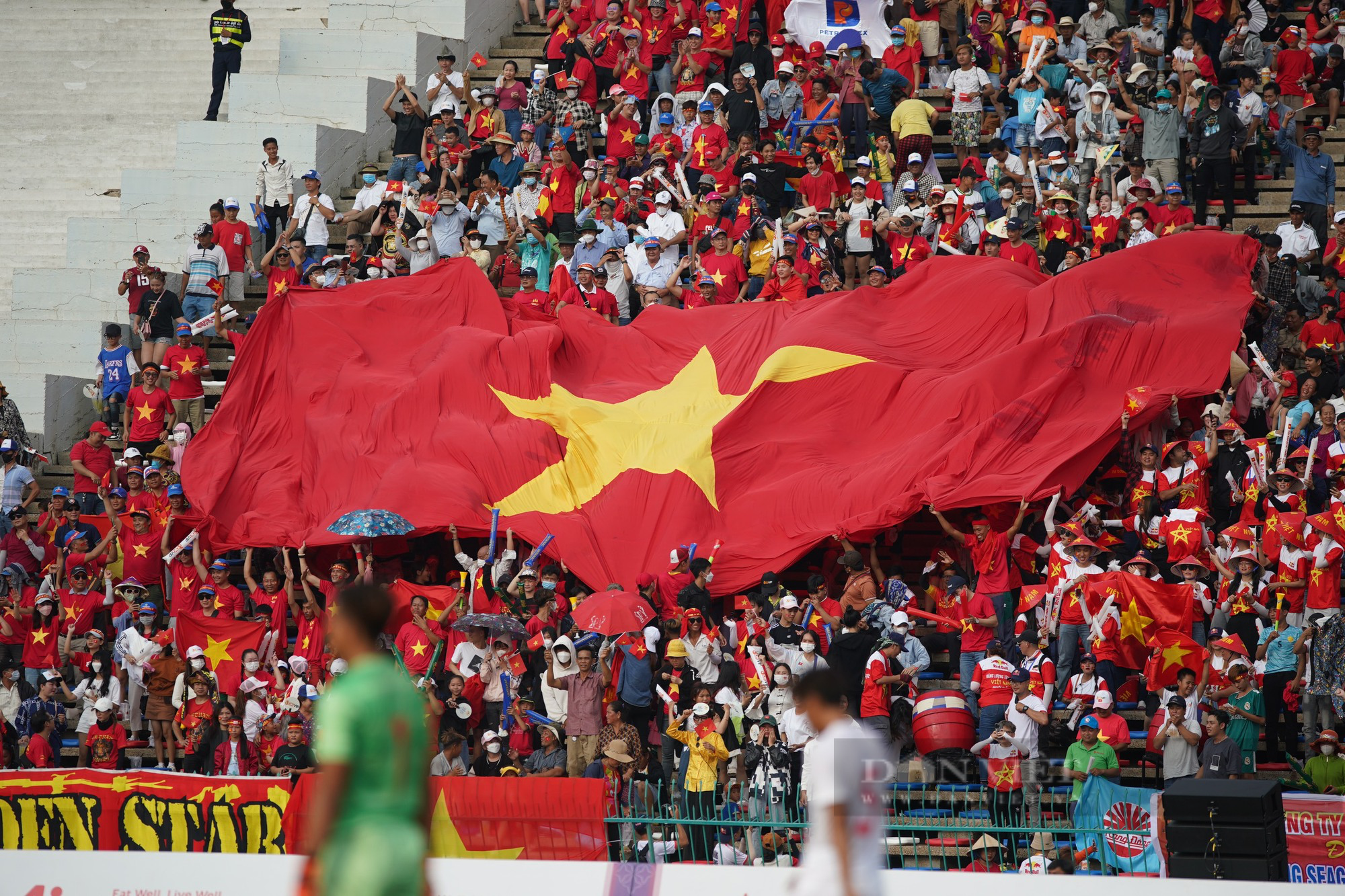 Chùm ảnh: U22 Việt Nam có màn chia tay ấn tượng, giành HCĐ SEA Games 32 - Ảnh 2.