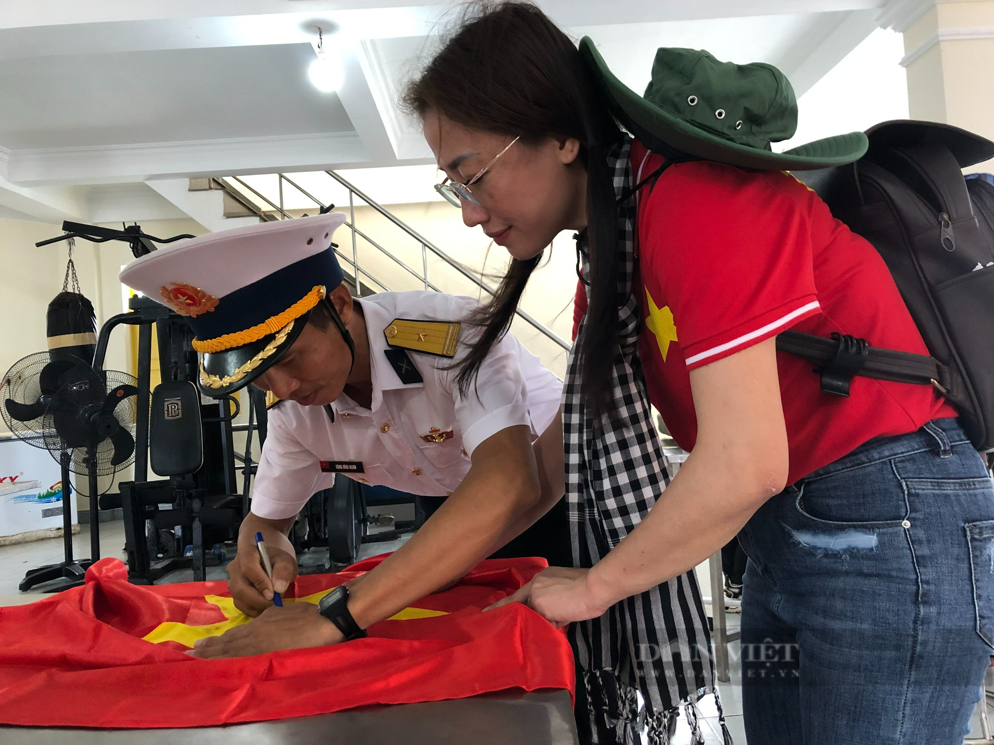 Đoàn công tác TƯ Hội NDVN thăm, tặng quà ở Trường Sa, Nhà giàn DK1 (Bài 4): Đá Tây C... điểm tựa của ngư dân - Ảnh 6.