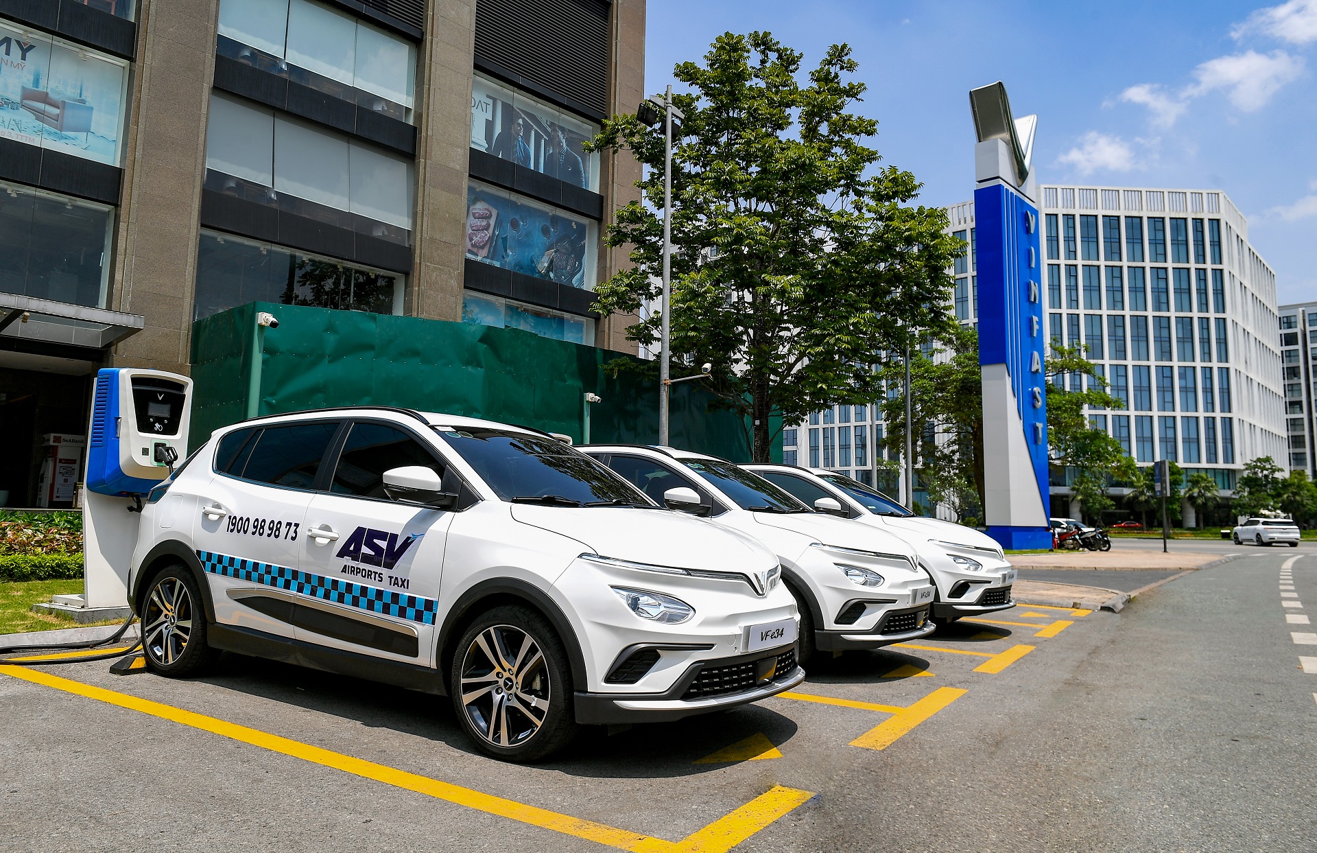 Dàn xe taxi điện mang thương hiệu ASV Airports Taxi sẽ sớm có mặt tại các sân bay lớn như Nội Bài, Tân Sơn Nhất ngay trong tháng 5/2023.