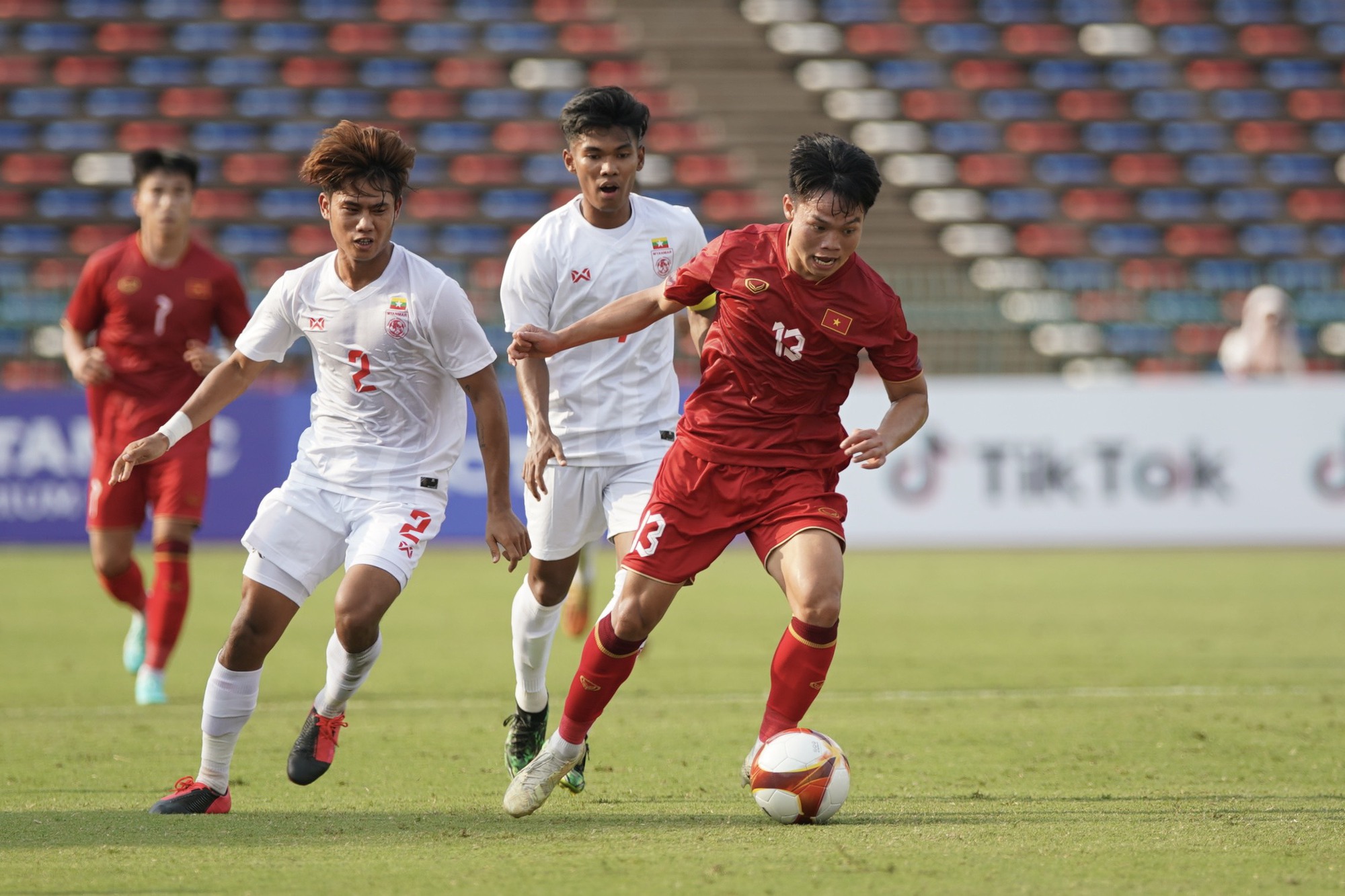 Thắng thuyết phục U22 Myanmar, U22 Việt Nam giành HCĐ SEA Games 32 - Ảnh 1.