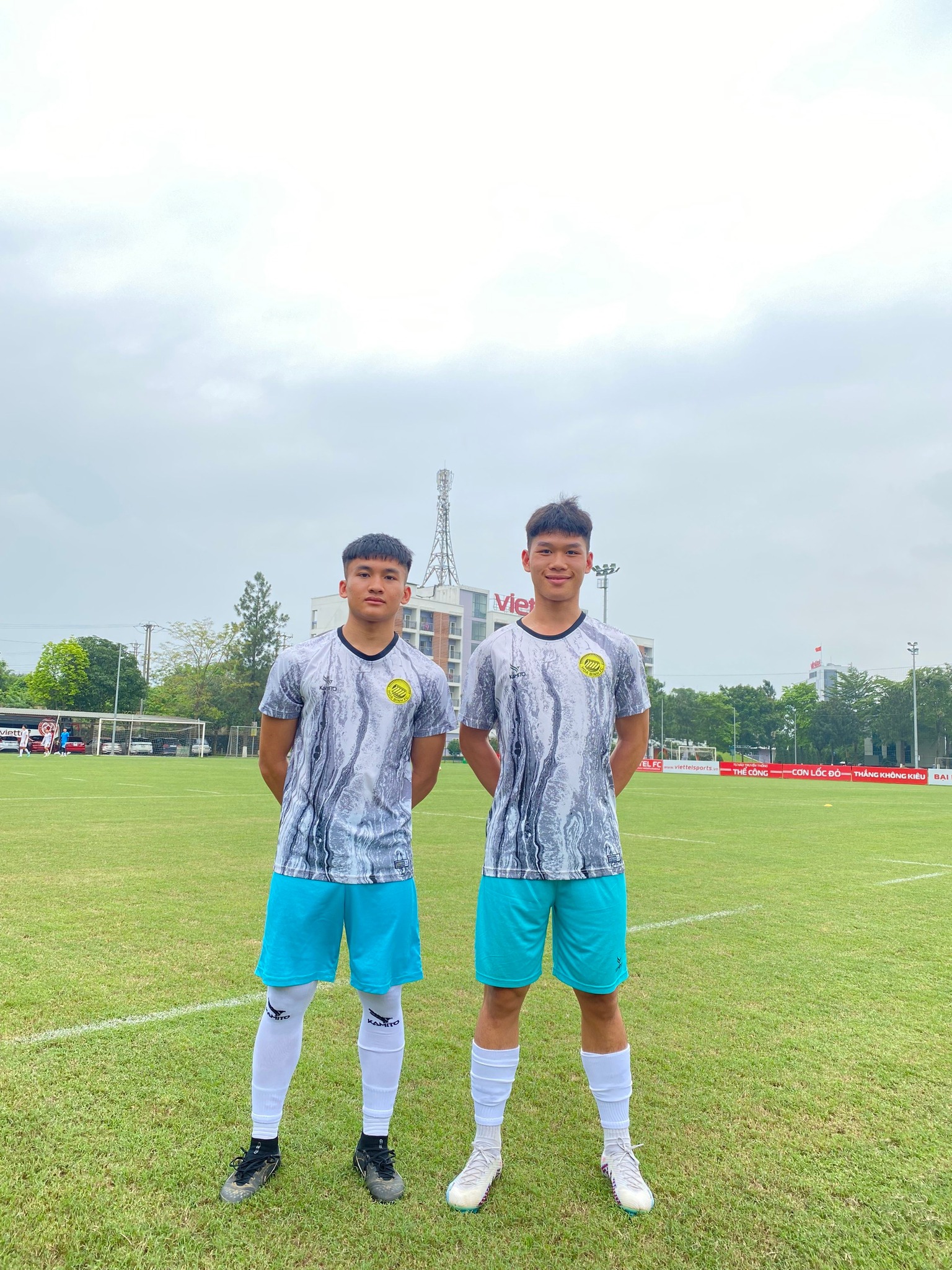 HLV Lê Quốc Vượng trao cơ hội cho 2 cầu thủ Việt kiều - Ảnh 1.