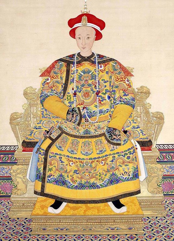 Vì sao long bào của hoàng đế Trung Quốc cả đời không giặt? - Ảnh 2.