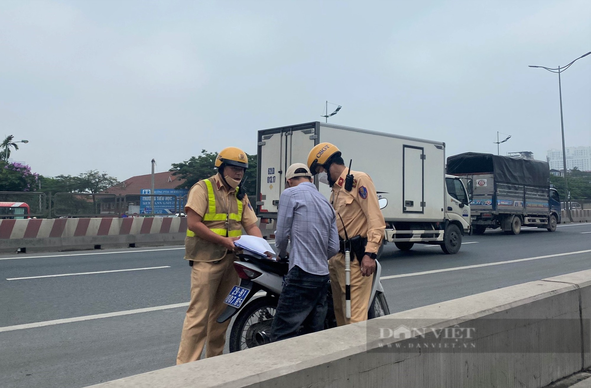 Mượn xe có bị phạt lỗi không chính chủ không và làm sao để chứng minh khi bị CSGT kiểm tra? - Ảnh 1.