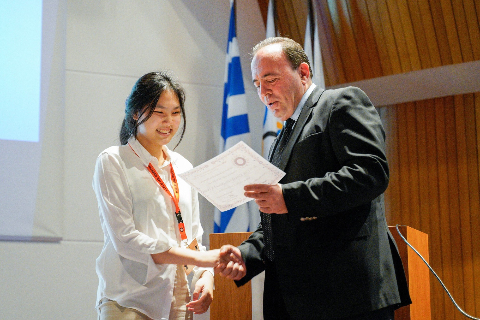 Nữ sinh lớp 10 Hà Nội chinh phục giáo sư Harvard giành giải thưởng Olympic Triết học Quốc tế 2023  - Ảnh 1.