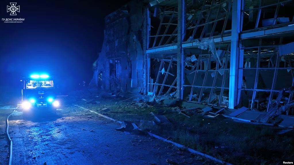 Ukraine tung các cuộc oanh tạc chính xác vào Lugansk, chọc thủng hệ thống phòng không của Nga - Ảnh 2.