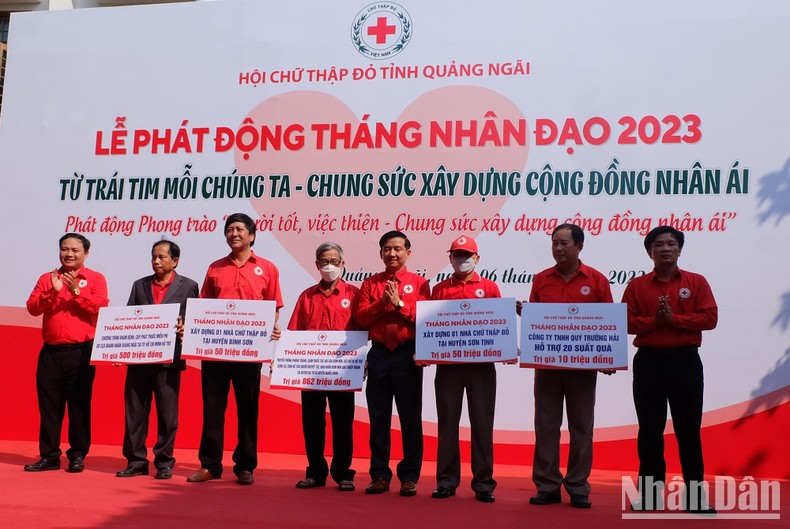 Quảng Ngãi phát động Tháng Nhân đạo 2023 với chủ đề “Từ trái tim mỗi chúng ta-Chung sức xây dựng cộng đồng nhân ái”. - Ảnh 2.