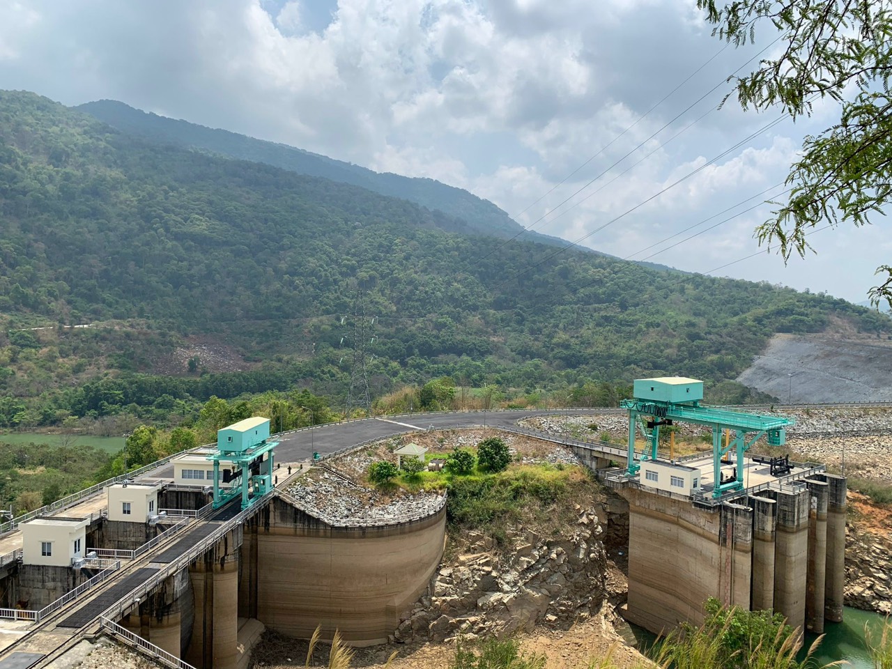 Thủy điện Buôn Kuốp: Điều chỉnh vận hành hồ chứa, đảm bảo cấp nước cho hạ du đến cuối mùa cạn 2023 - Ảnh 1.