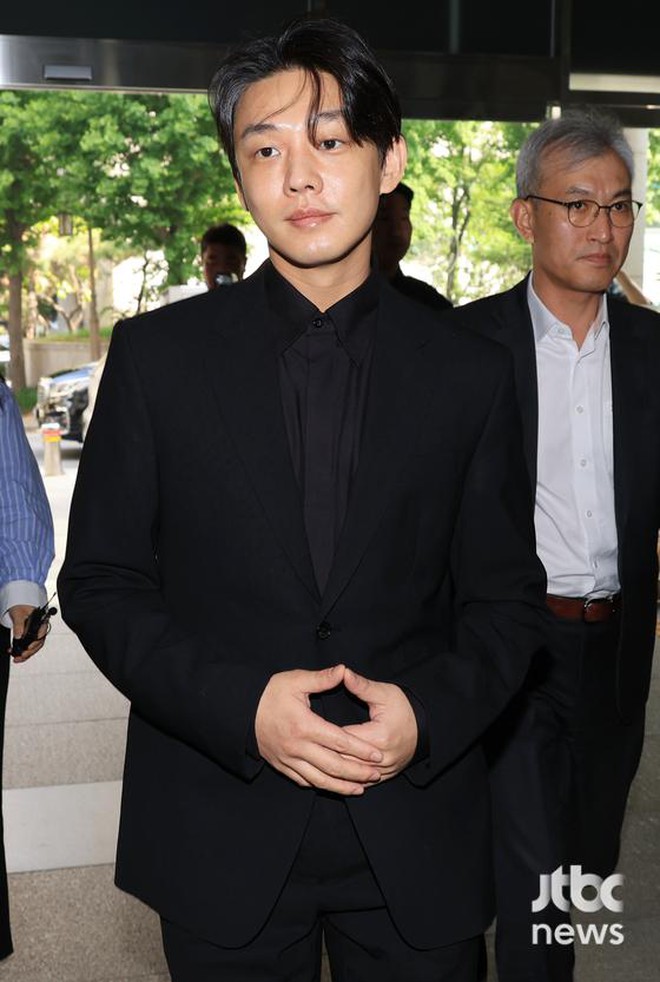 Yoo Ah In kết thúc cuộc thẩm vấn kéo dài 21 giờ - Ảnh 1.