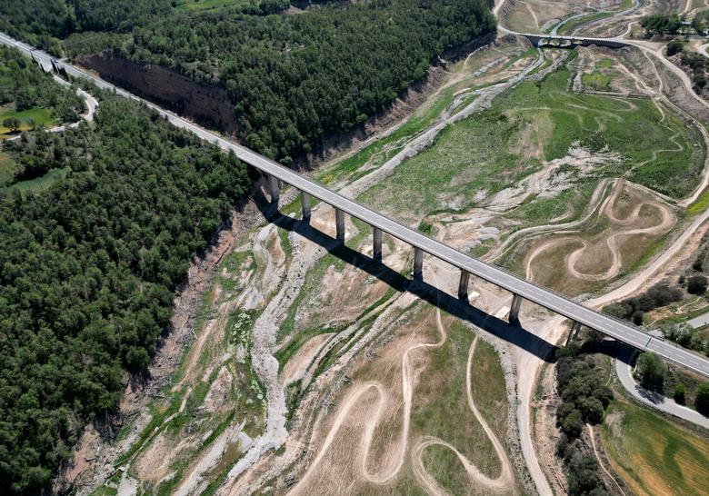 Hạn hán trăm năm có một ở Tây Ban Nha - Ảnh 1.