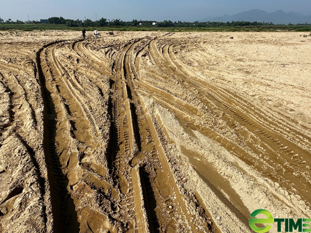 Quảng Ngãi: Doanh nghiệp kêu trời vì cát tặc lộng hành ngay trong khu vực mỏ đã có chủ  - Ảnh 3.