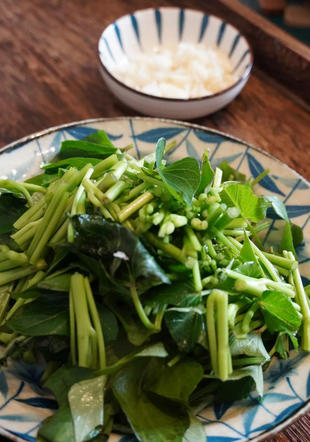 Loại rau nhiều người chỉ thích ăn cọng nhưng lá mới là &quot;kho báu&quot;, làm sạch ruột, tẩy rửa mạch máu - Ảnh 5.