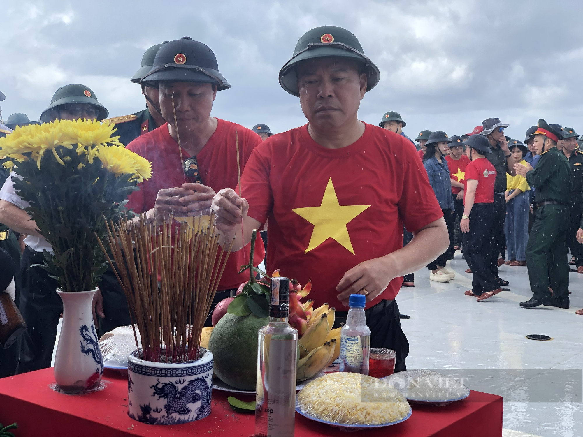 Đoàn công tác TƯ Hội NDVN thăm, tặng quà ở Trường Sa, Nhà giàn DK1 (Bài 6): &quot;Còn người, còn Nhà giàn&quot; - Ảnh 3.