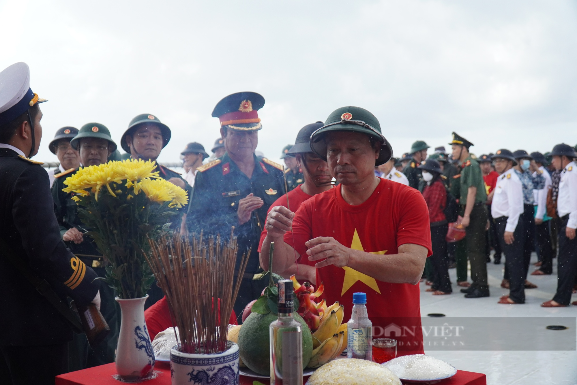 Đoàn công tác TƯ Hội NDVN thăm, tặng quà ở Trường Sa, Nhà giàn DK1 (Bài 6): &quot;Còn người, còn Nhà giàn&quot; - Ảnh 5.