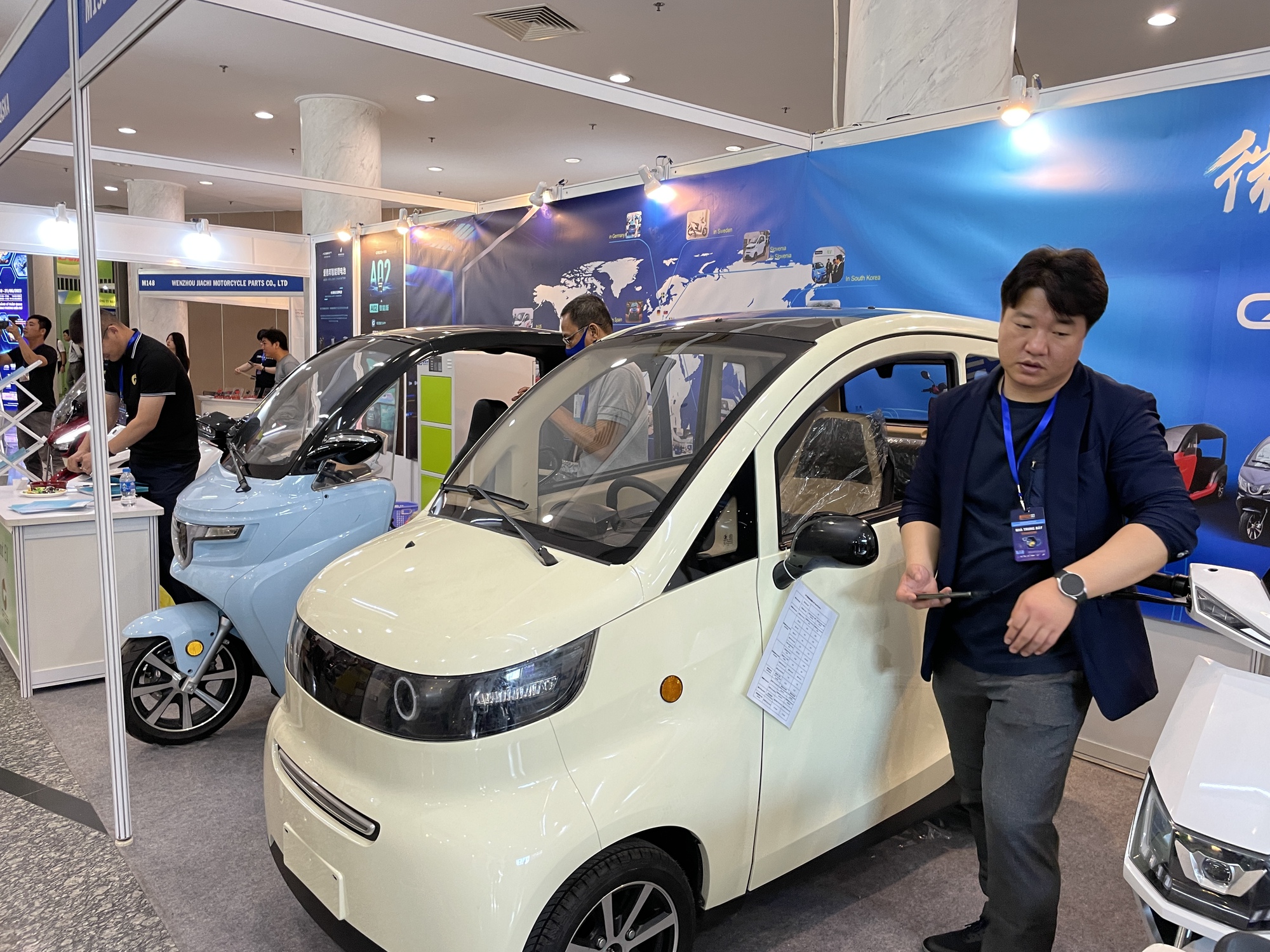 Ô tô điện Trung Quốc siêu nhỏ xuất hiện tại Việt Nam, giá chưa được công bố - Ảnh 3.