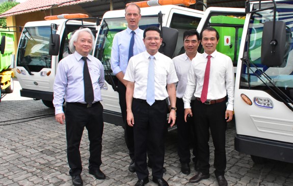 UNDP tài trợ cho Huế nhiều xe tải điện chuyên dùng thu gom rác  - Ảnh 2.