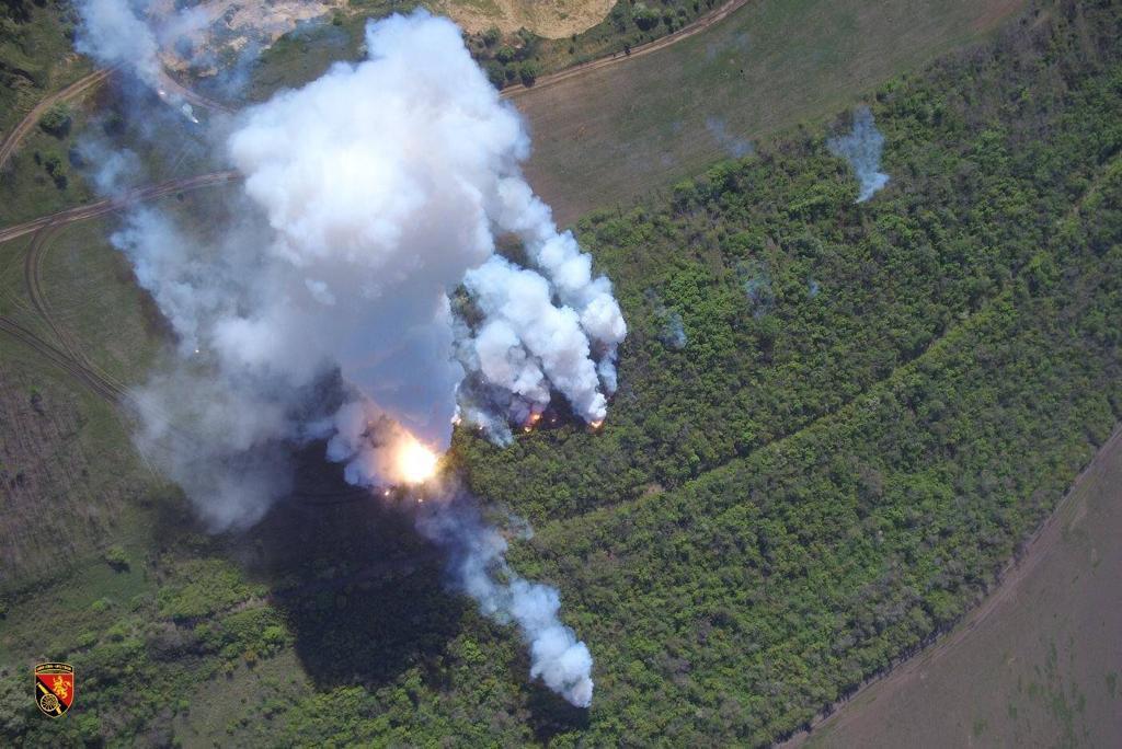 Ukraine dùng tên lửa HIMARS liên tiếp thổi bay các hệ thống phòng không Nga  - Ảnh 1.