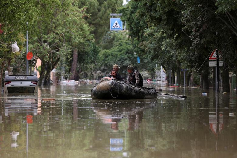 Cảnh ngập lụt kinh hoàng ở Italia - Ảnh 1.