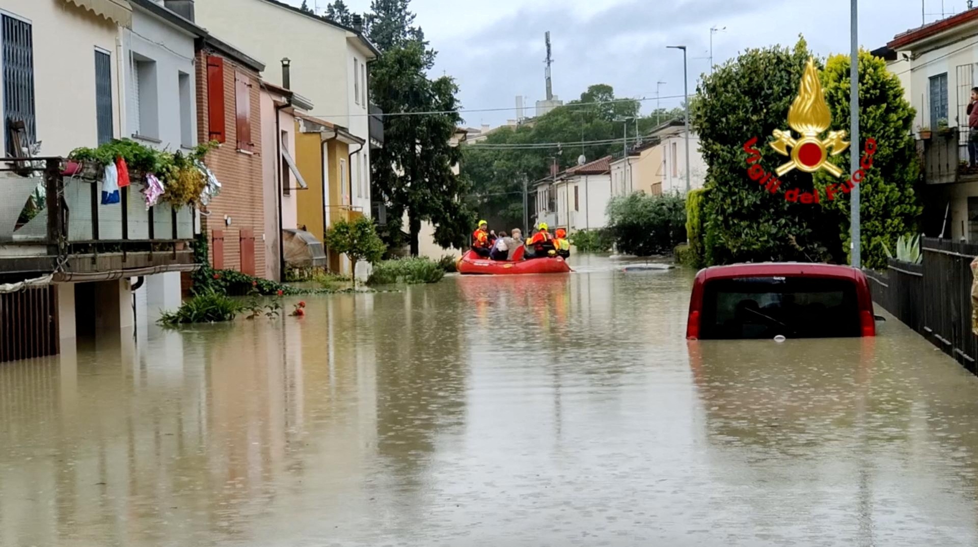 Trận lụt 'tồi tệ nhất thế kỷ' quét qua Italy - Ảnh 7.