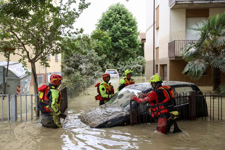 Cảnh ngập lụt kinh hoàng ở Italia - Ảnh 3.