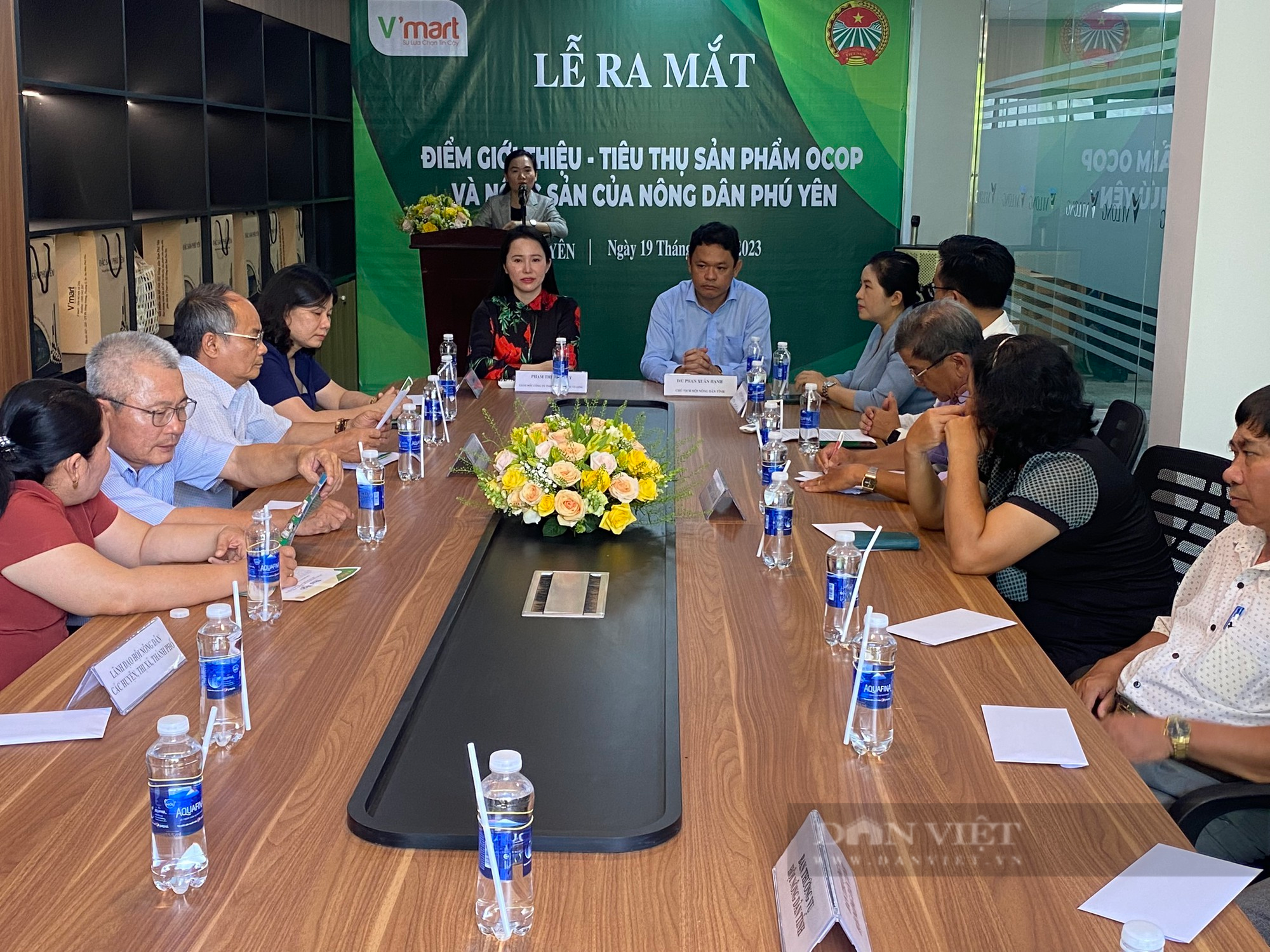 Hội Nông dân Phú Yên và Siêu thị V’Mart khai trương điểm tiêu thụ sản phẩm OCOP - Ảnh 4.