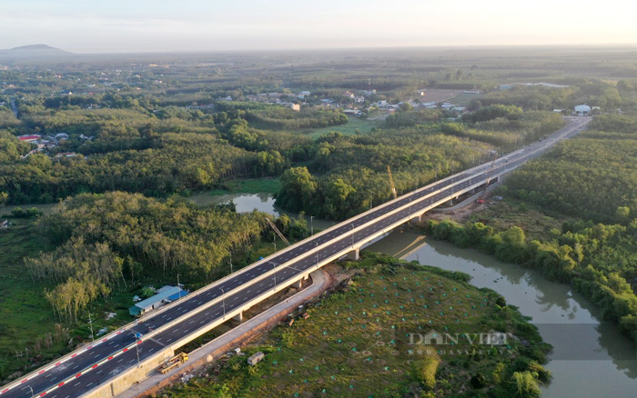 Dự án Xây dựng đường và cầu kết nối tỉnh Bình Dương và tỉnh Tây Ninh có kế hoạch vốn đề xuất kéo dài 7 tỷ 669 triệu đồng, do phát sinh một số hạng mục đảm bảo an toàn giao thông. Ảnh: T.L