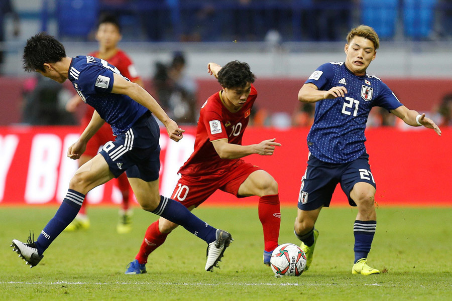 Sợ bị HLV Troussier bỏ quên, Công Phượng &quot;bắn tín hiệu&quot; đến BHL Yokohama FC - Ảnh 2.