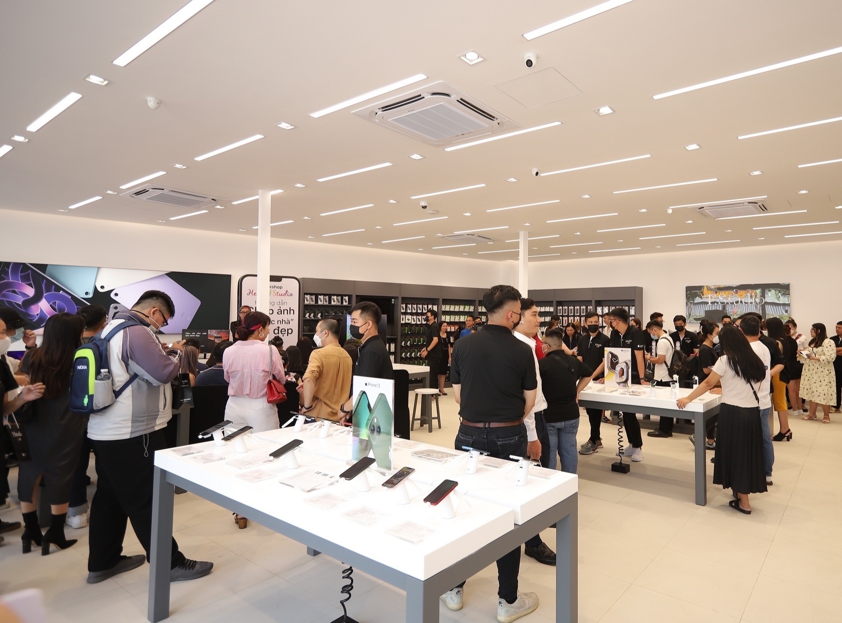 Các chuỗi bán lẻ Việt cạnh tranh với chính Apple bằng giá - Ảnh 2.