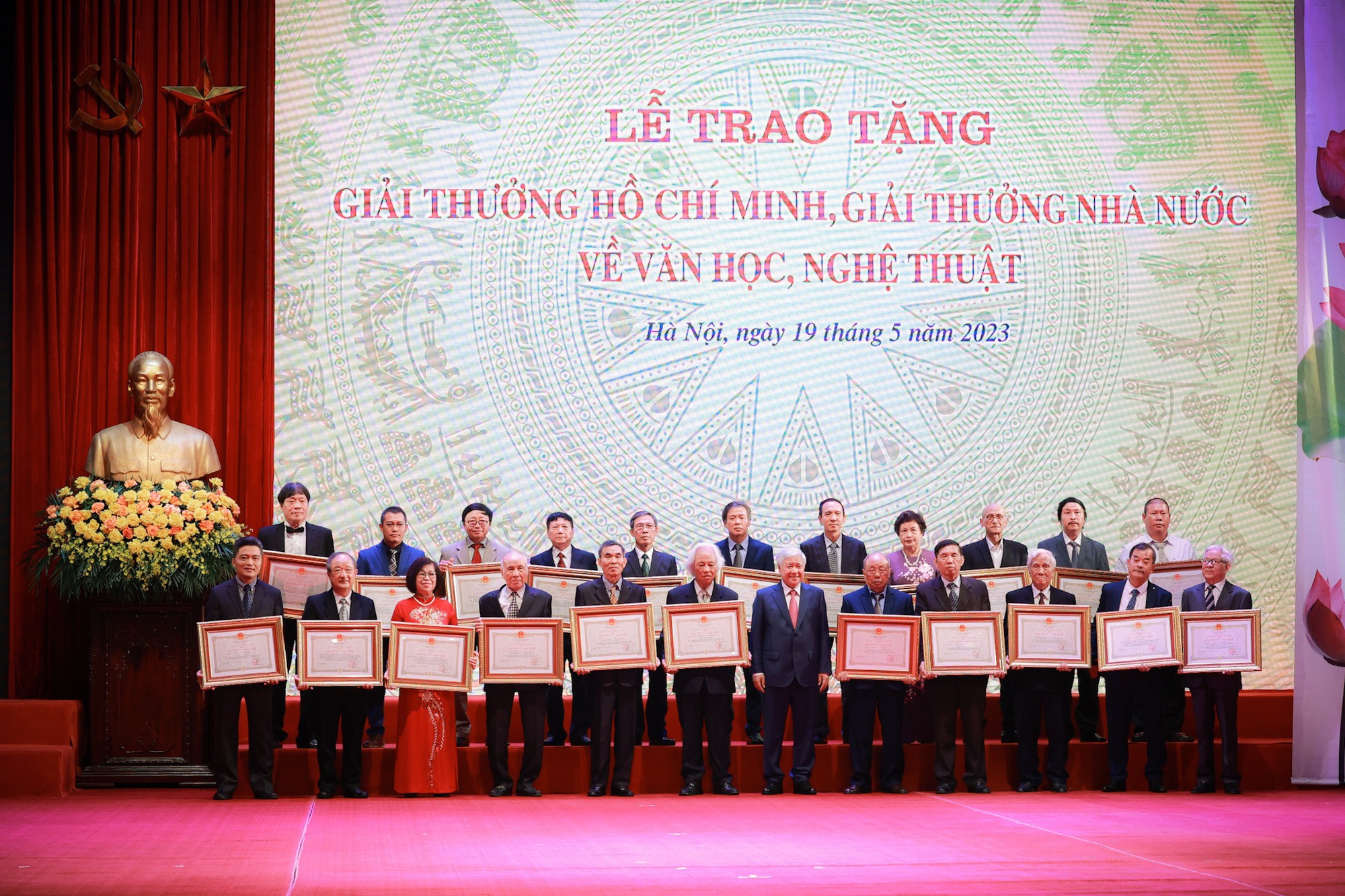 Nhạc sĩ Hồng Đăng, Văn Ký, nhà thơ Hoàng Trung Thông được truy tặng giải thưởng Hồ Chí Minh về VHNT - Ảnh 5.