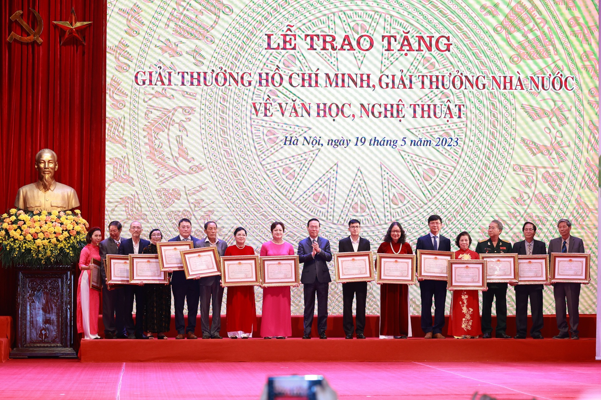 Nhạc sĩ Hồng Đăng, Văn Ký, nhà thơ Hoàng Trung Thông được truy tặng giải thưởng Hồ Chí Minh về VHNT - Ảnh 3.