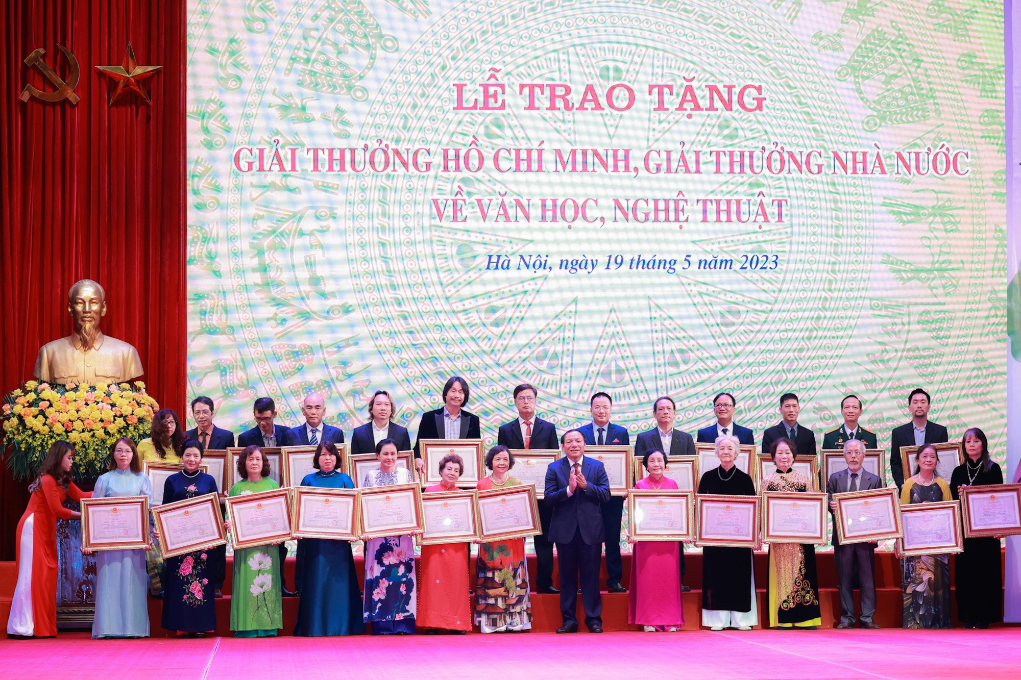 Nhạc sĩ Hồng Đăng, Văn Ký, nhà thơ Hoàng Trung Thông được truy tặng giải thưởng Hồ Chí Minh về VHNT - Ảnh 4.
