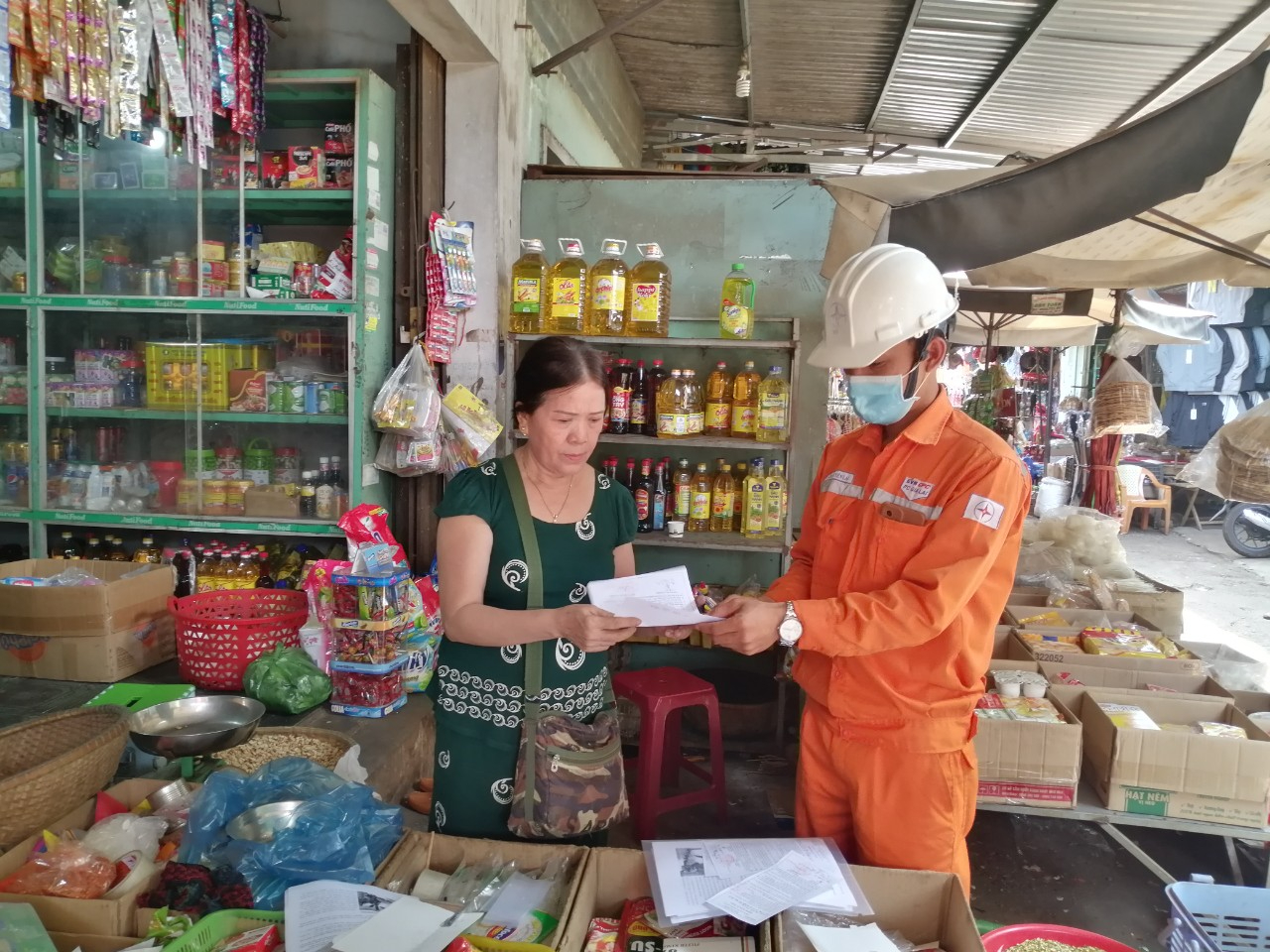 PC Gia Lai: Tăng cường tuyên truyền đến khách hàng sử dụng điện tiết kiệm, an toàn, hiệu quả mùa khô và năm 2023 - Ảnh 1.