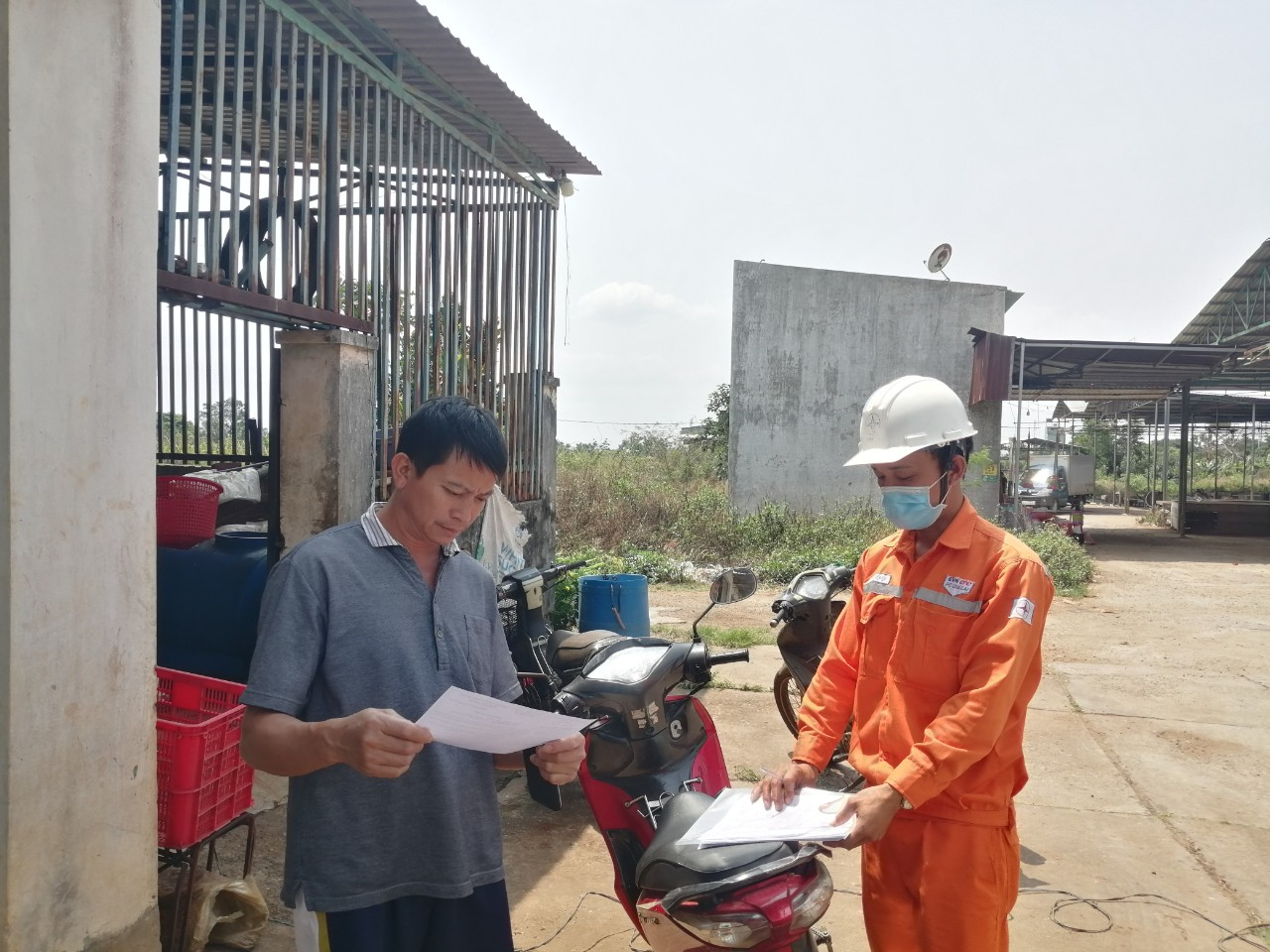 PC Gia Lai: Tăng cường tuyên truyền đến khách hàng sử dụng điện tiết kiệm, an toàn, hiệu quả mùa khô và năm 2023 - Ảnh 2.