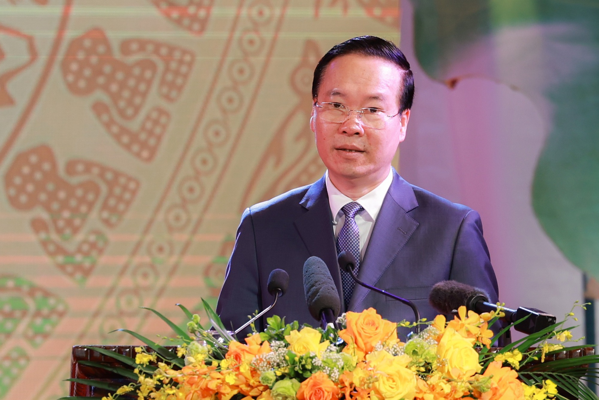 Nhạc sĩ Hồng Đăng, nhà thơ Hoàng Trung Thông được truy tặng giải thưởng Hồ Chí Minh về VHNT - Ảnh 1.