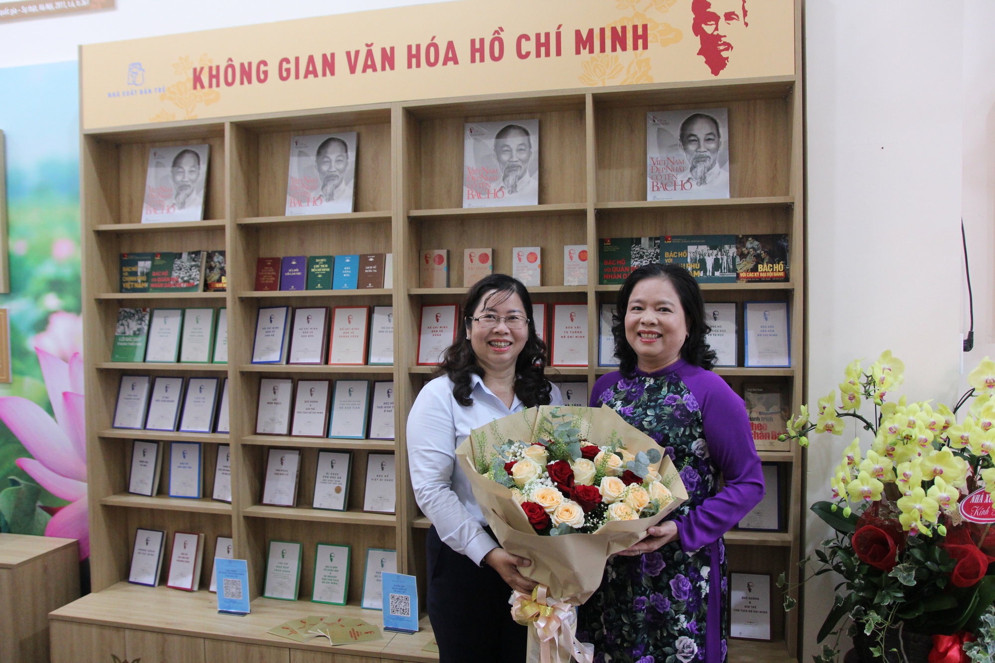 Bảo tàng Hồ Chí Minh phía Nam tiếp nhận Tủ sách Di sản Hồ Chí Minh  - Ảnh 2.
