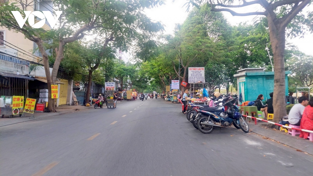 Xử lý người đứng đầu địa phương nếu để xảy ra lấn chiếm lòng đường vỉa hè dẫn đến tai nạn - Ảnh 2.