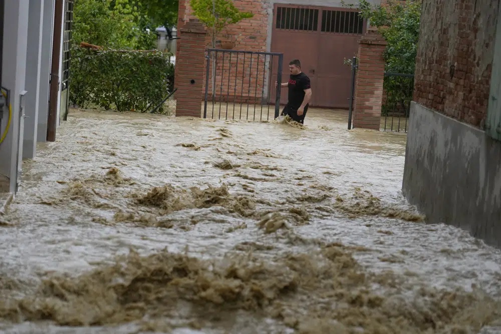 Trận lụt 'tồi tệ nhất thế kỷ' quét qua Italy - Ảnh 2.