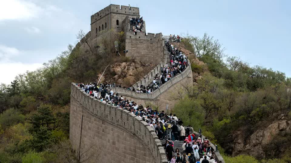 Trung Quốc: Du khách vui vẻ đi du lịch dù bị &quot;chặt chém&quot; gấp 16 lần bình thường - Ảnh 1.
