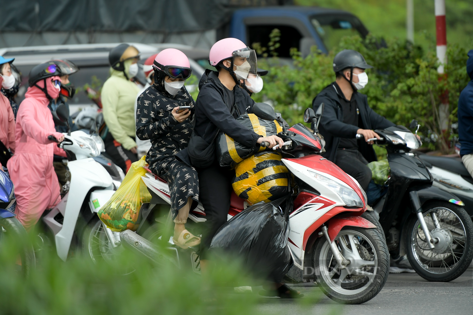 Người dân vẫn không thoát cảnh ùn tắc dù trở lại Hà Nội sớm 1 ngày - Ảnh 12.