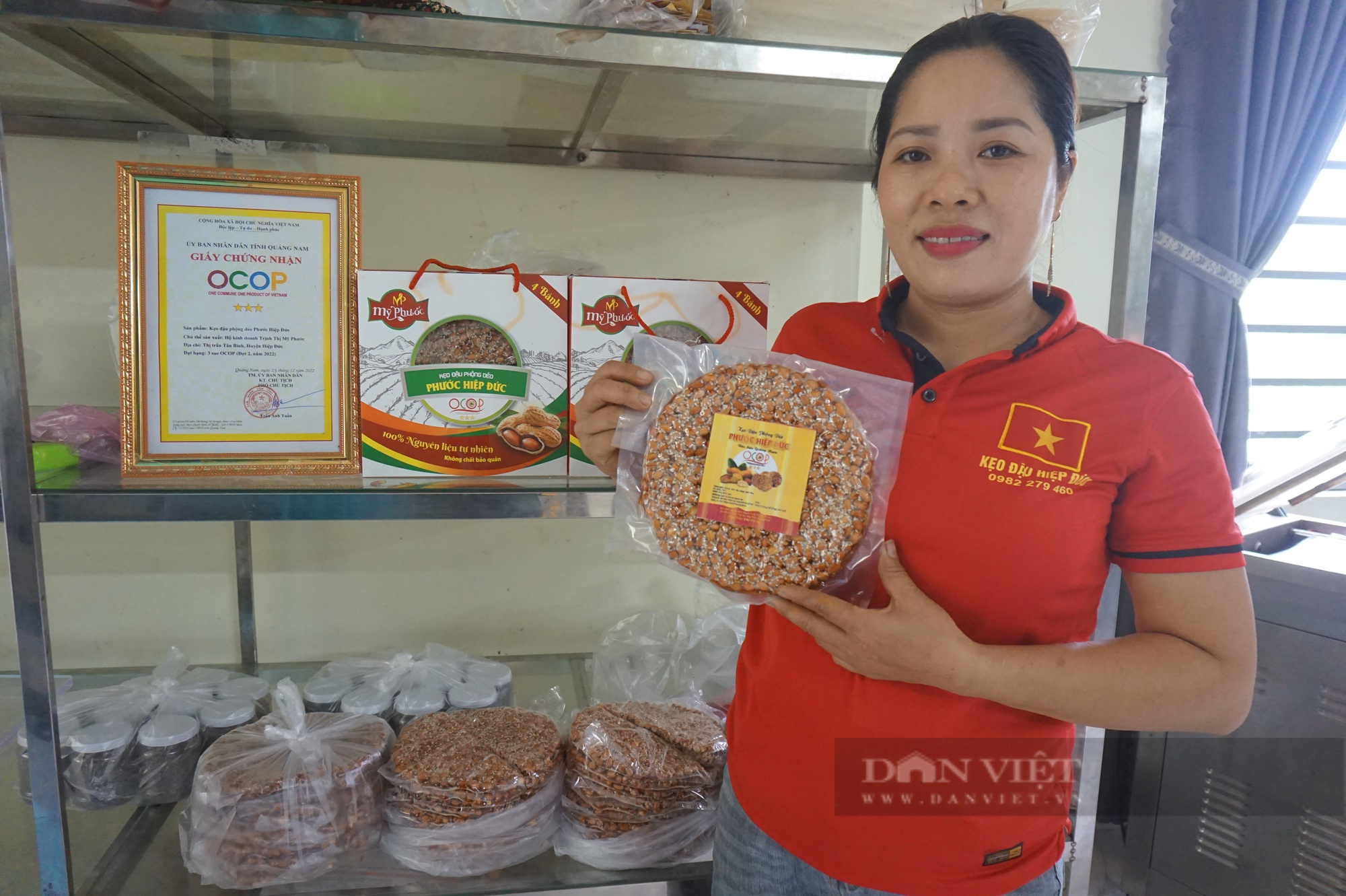Người phụ nữ ở Quảng Nam kiếm hàng chục triệu đồng mỗi tháng nhờ làm đặc sản thơm ngon, vừa giòn vừa dẻo - Ảnh 1.