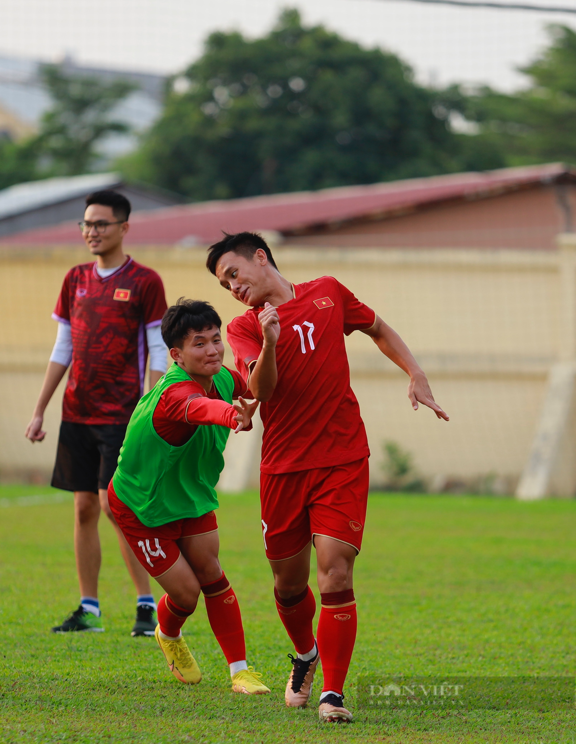 Các cầu thủ U22 Việt Nam cười hết cỡ trong buổi tập trước trận đấu vs U22 Singapore - Ảnh 3.