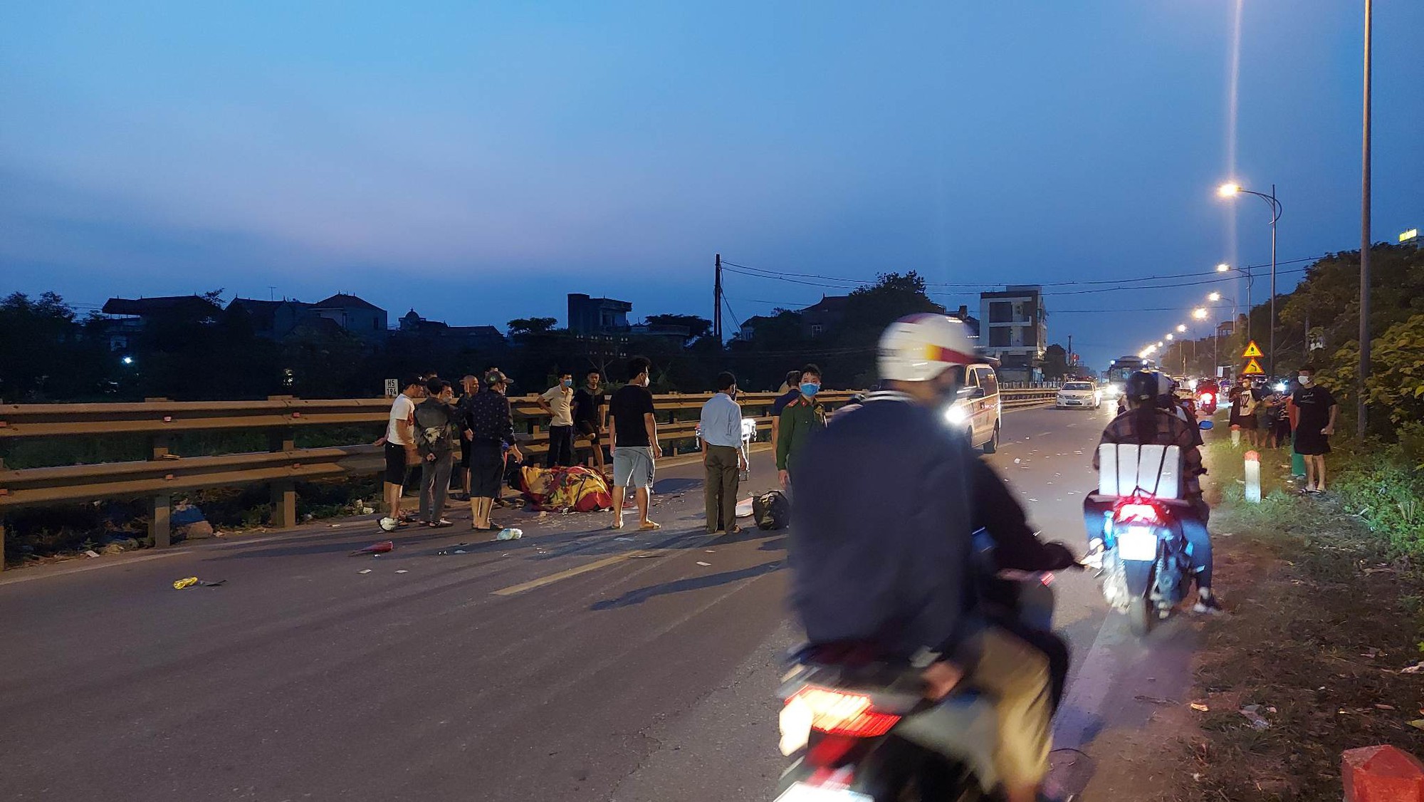 Hà Nội: Người đàn ông bị đâm tử vong ở phố Phùng Khoang - Ảnh 2.