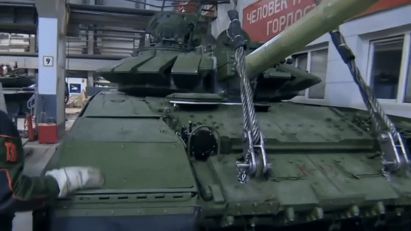 Tổng thống Chechnya khen xe tăng T-72 Nga &quot;tiện nghi như siêu xe Maybach&quot; - Ảnh 9.