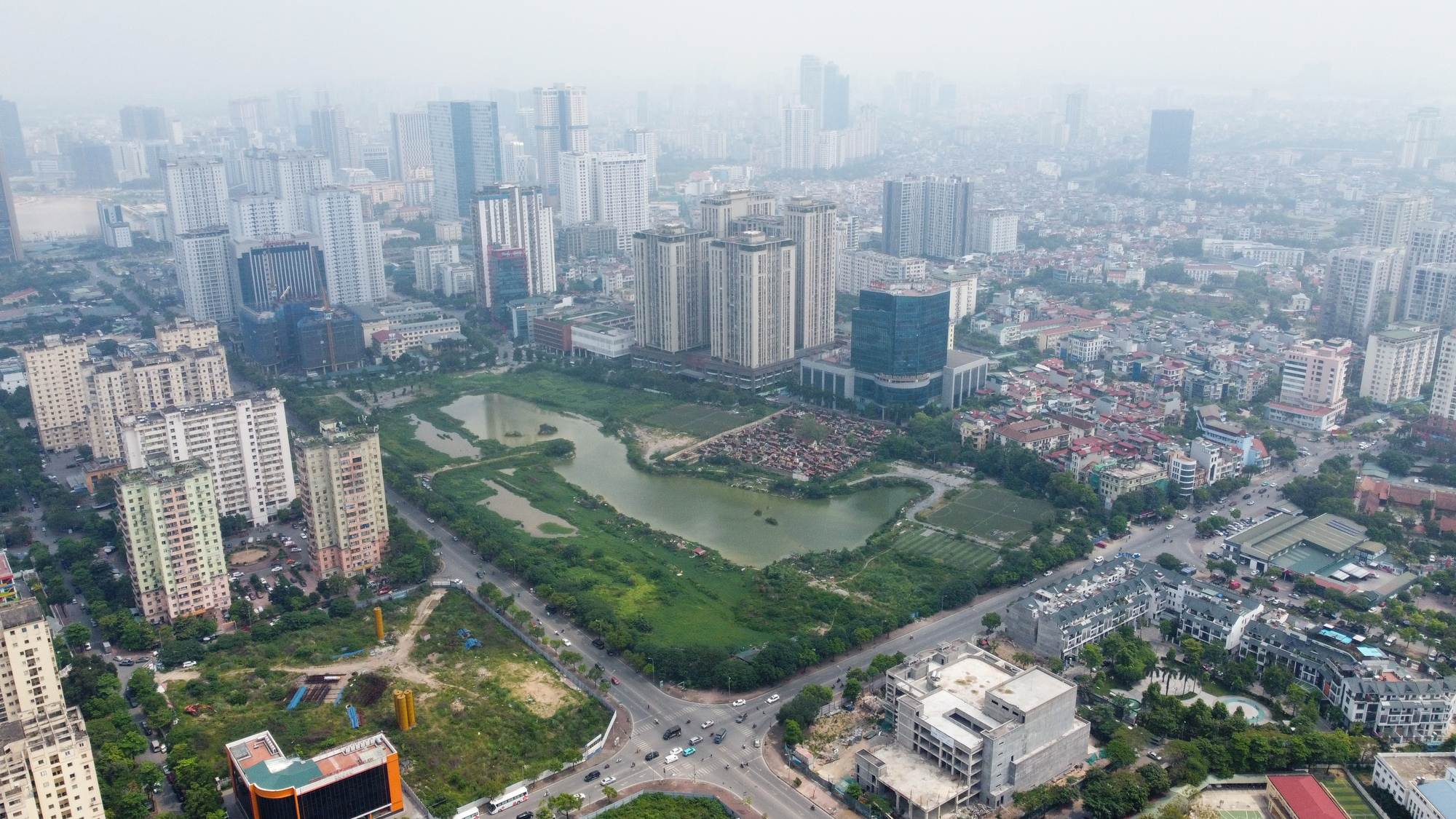 Cao ốc bủa vây dự án công viên nghìn tỷ đồng ở trung tâm Thủ đô - Ảnh 2.