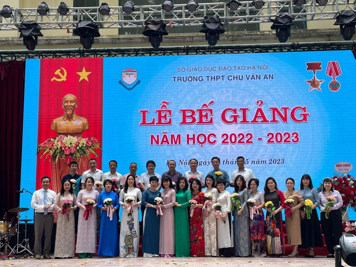 Hà Nội: Trường THPT Chu Văn An bế giảng năm học 2022 - 2023 - Ảnh 2.