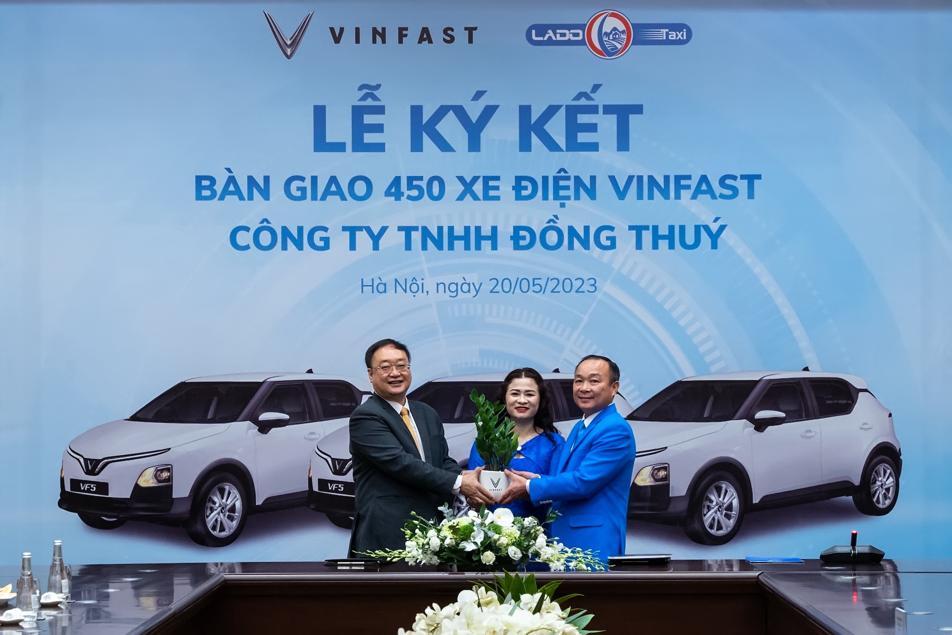 Lado Taxi mua thêm 300 xe VinFast VF 5 Plus để mở rộng dịch vụ taxi điện  - Ảnh 1.