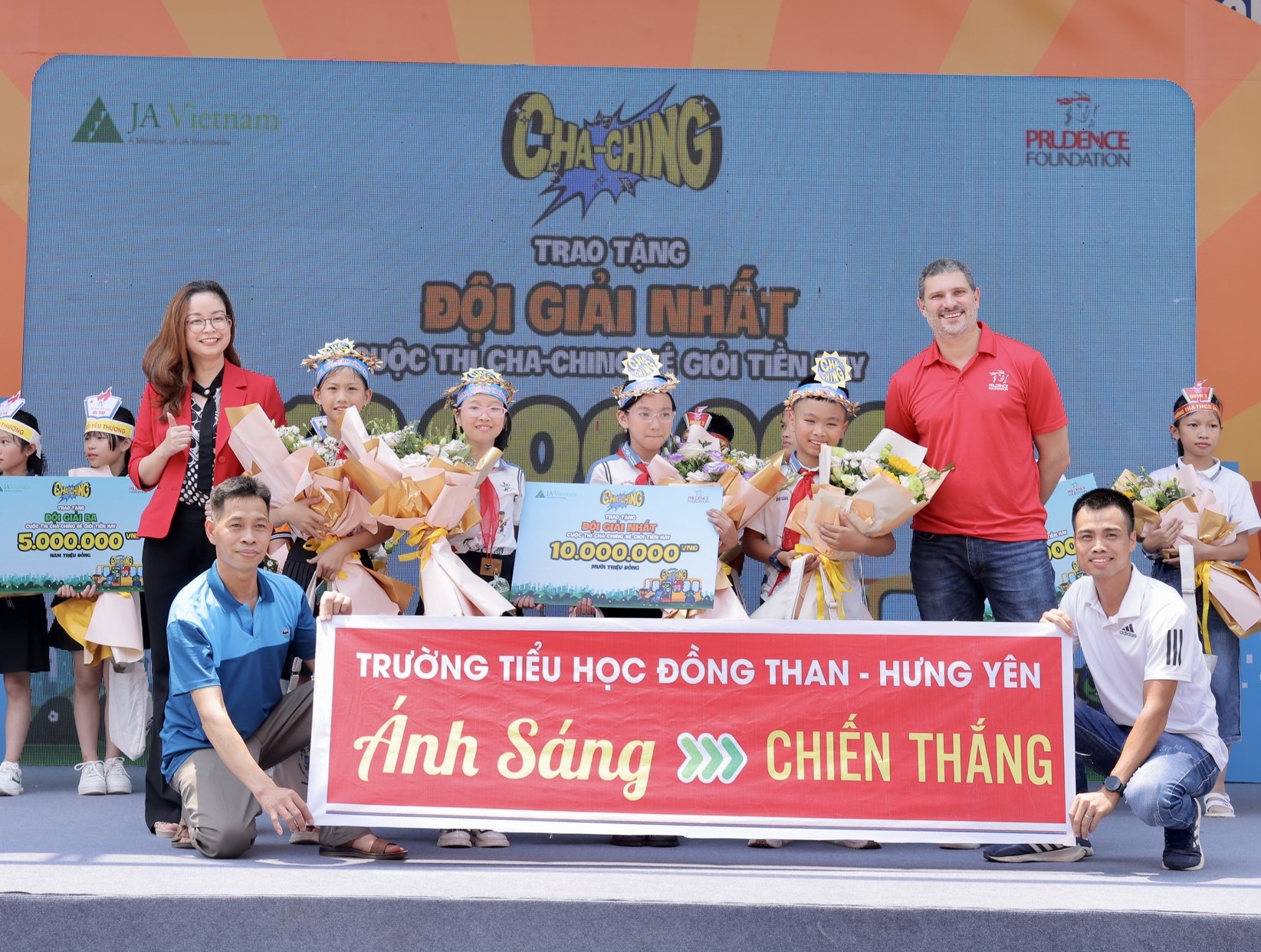 Học sinh tiểu học tranh tài quản lý tiền để gây quỹ tại Ngày hội Cha-Ching - Ảnh 5.