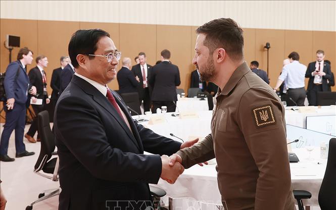Thủ tướng Phạm Minh Chính gặp Tổng thống UKraine Volodymyr Zelensky