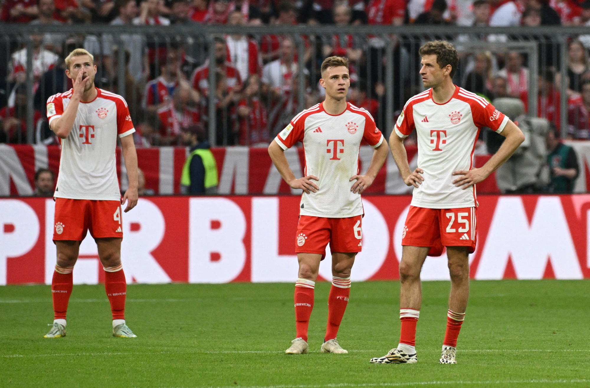 Thua ngược Leipzig, Bayern Munich lâm nguy trong cuộc đua vô địch - Ảnh 1.
